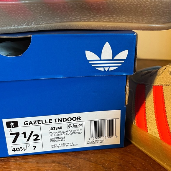 adidas Gazelle Women’s Sneakers in Cream with Pink Stripes - Picture 9 of 9